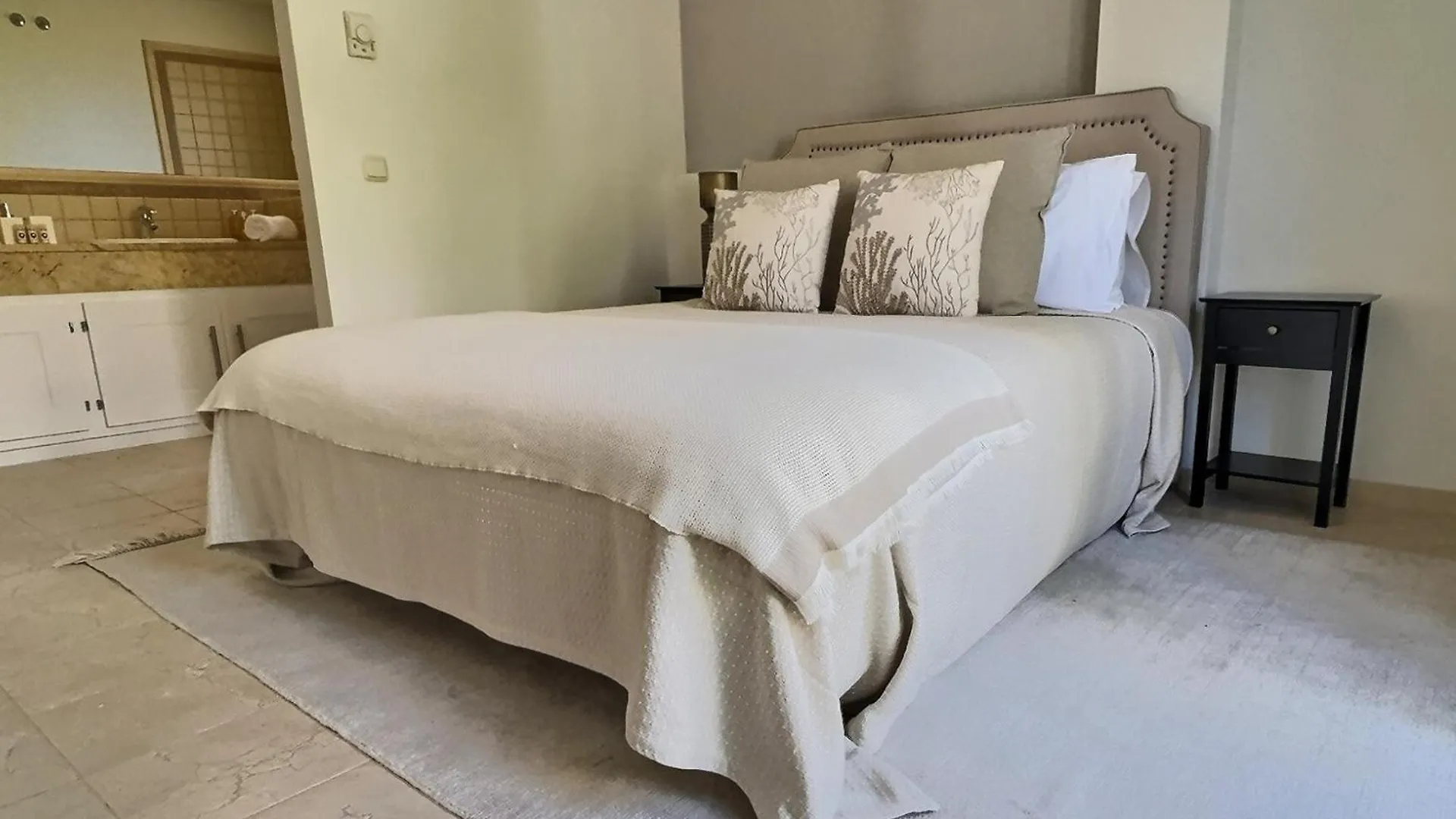 Fabulous 8-Bedroom Andalucian Family Villa With Panoramic Vistas Of La Concha Marbella Сан-Педро-де-Алькантара
