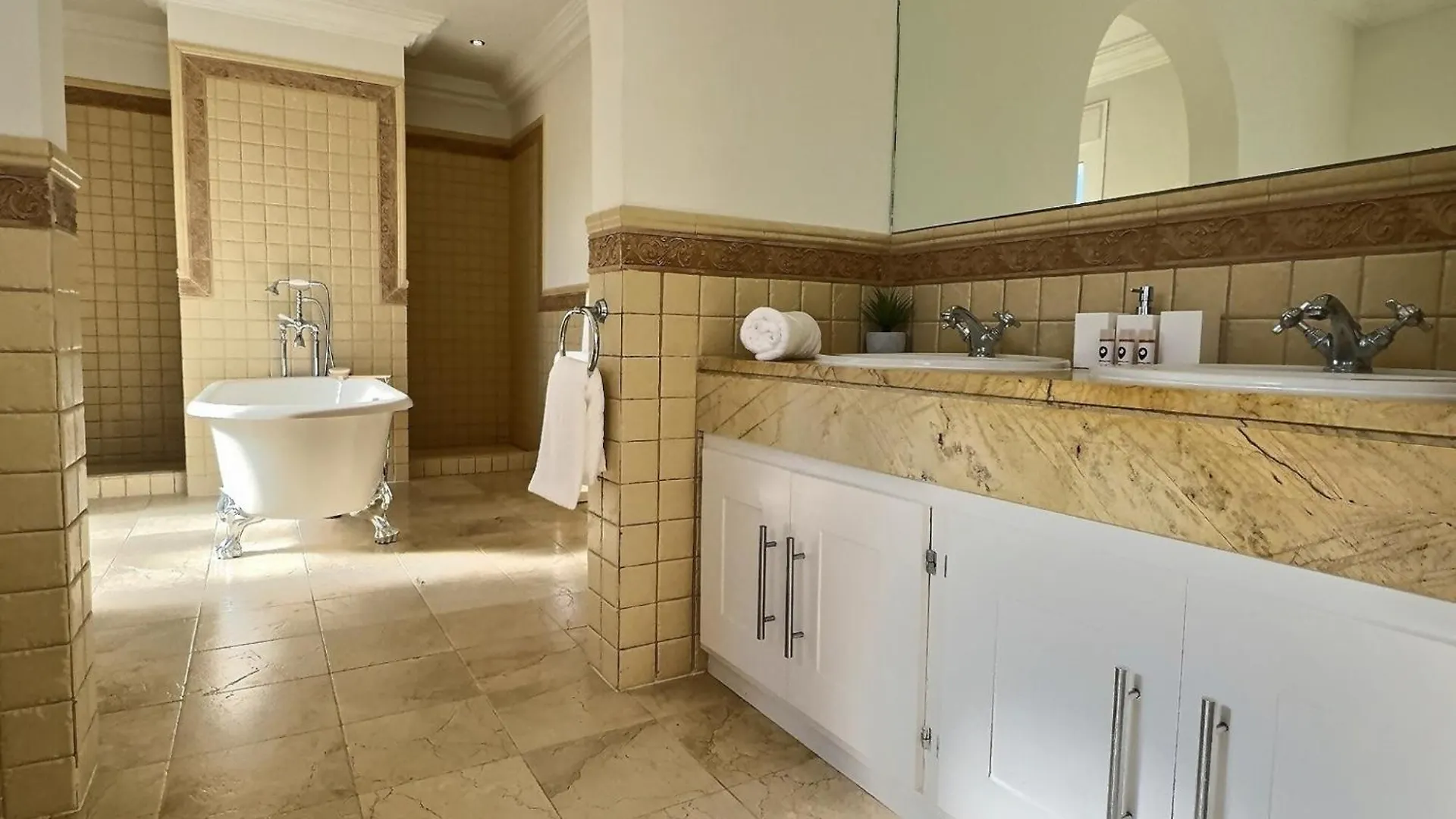 Fabulous 8-Bedroom Andalucian Family Villa With Panoramic Vistas Of La Concha Marbella Сан-Педро-де-Алькантара Испания